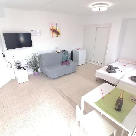 Small Studio, 50 M Front Of The Ocean & Free Wifi Playa Feñabe Eksteriør billede