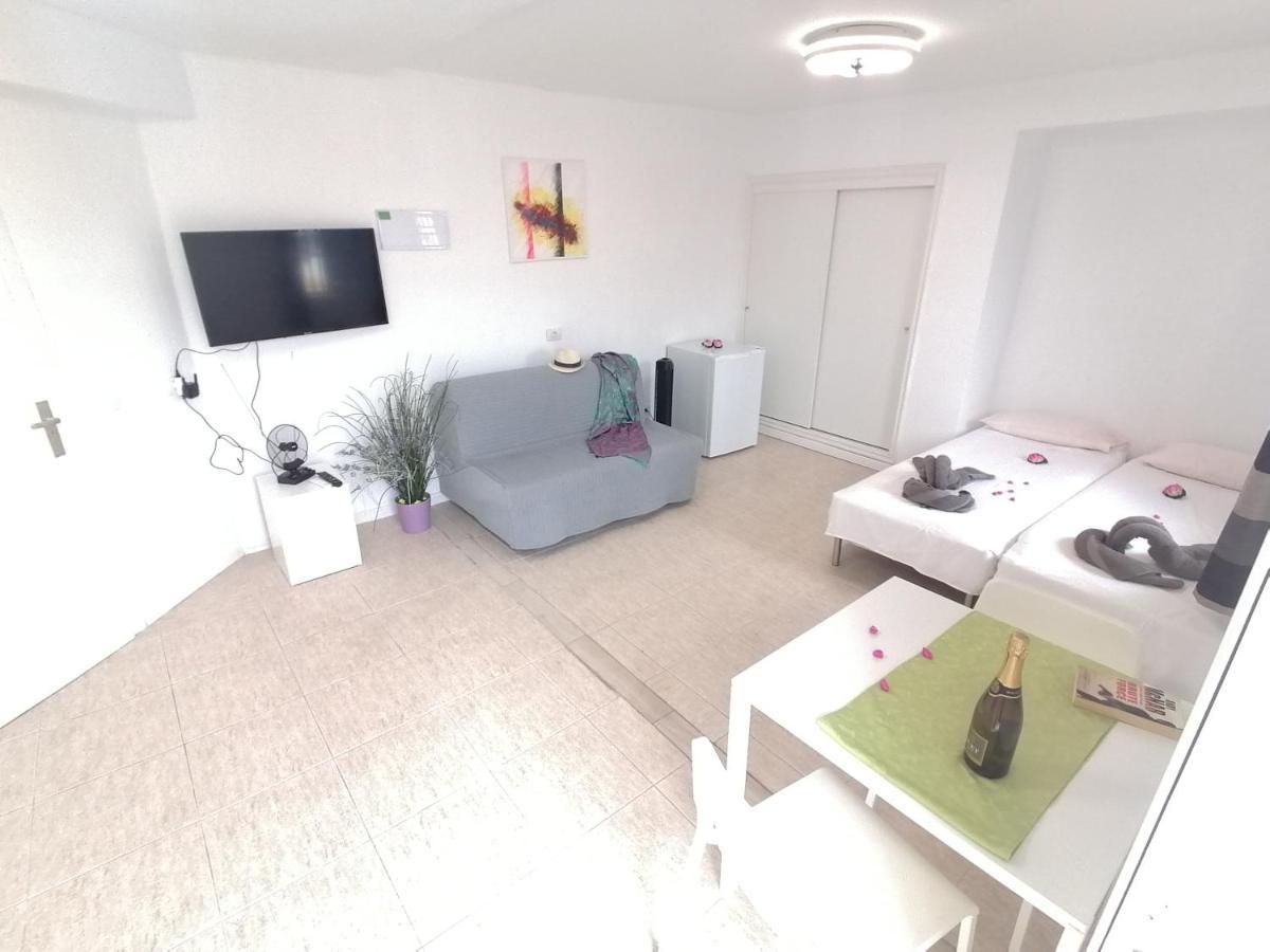Small Studio, 50 M Front Of The Ocean & Free Wifi Playa Feñabe Eksteriør billede